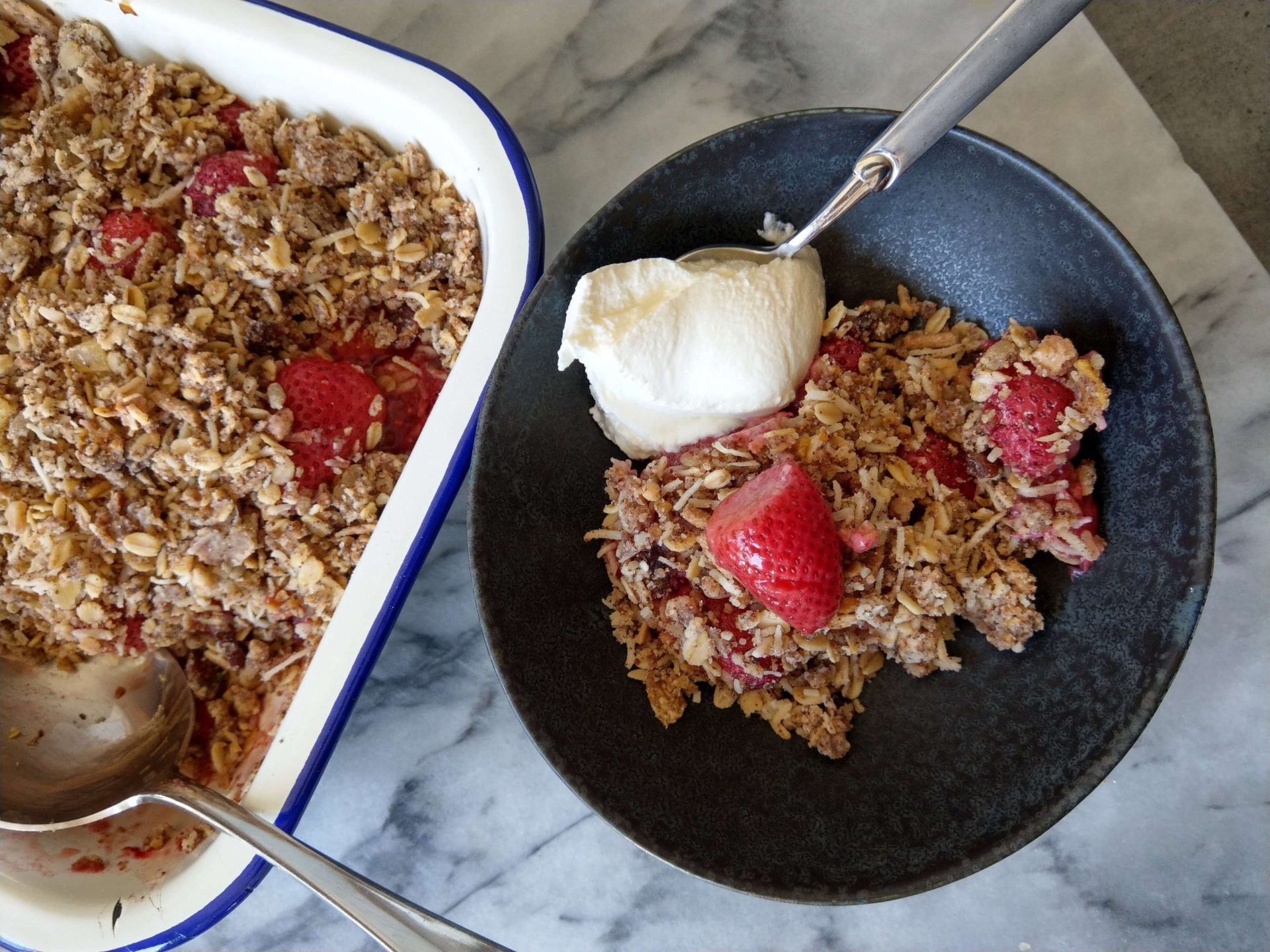 Breakfast Crumble with strawberries
