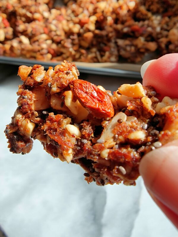 Granola snacks, fibre, nuts, seeds, dates, healthy, snacking, weight loss, vegan